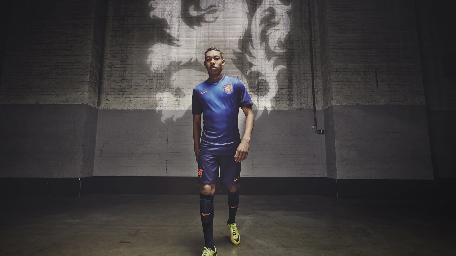 国足表现与舆情关联度评估，国足态度