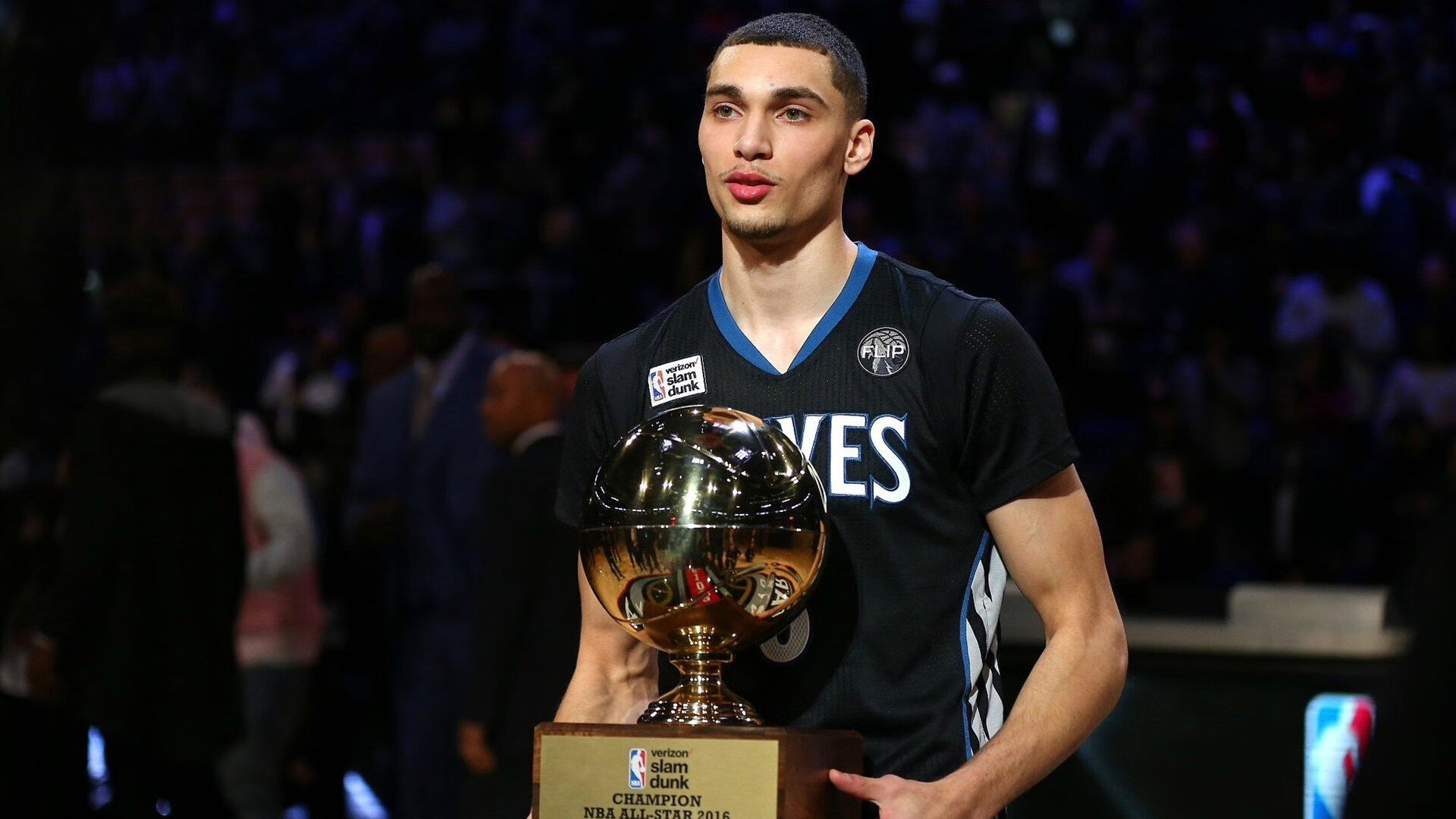 英超联赛直播评论多语言化对国际覆盖效果观察，英超官方解说